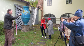 Koszorúzás Zsolnay Vilmos szobránál