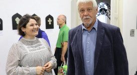 Virágos keresztúton kiállítás megnyitója
