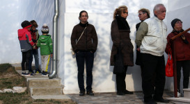 Piknik a mandulafánál a győzelem megünneplésére