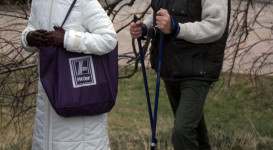 Piknik a mandulafánál a győzelem megünneplésére