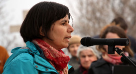 Piknik a mandulafánál a győzelem megünneplésére