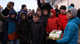 Piknik a mandulafánál a győzelem megünneplésére