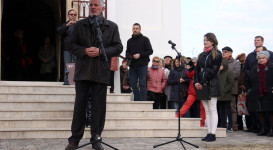 Piknik a mandulafánál a győzelem megünneplésére