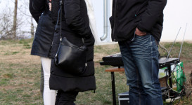 Piknik a mandulafánál a győzelem megünneplésére