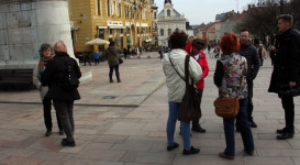 Piknik a mandulafánál a győzelem megünneplésére